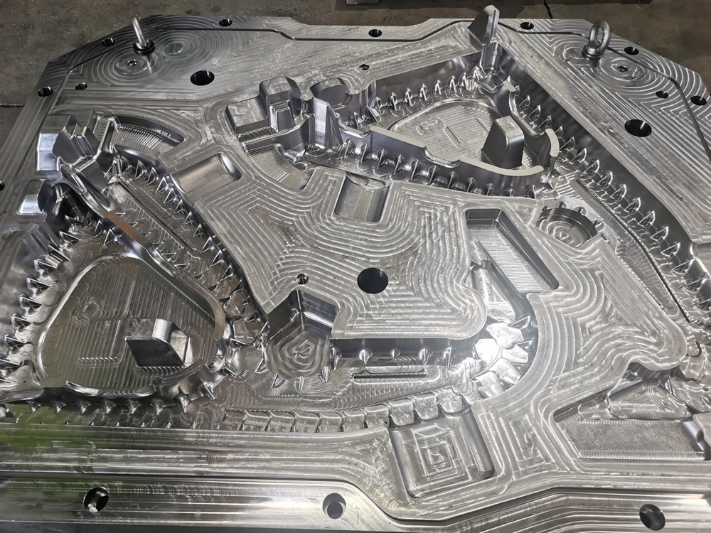 Esempio di piastra industriale lavorata su disegno 12