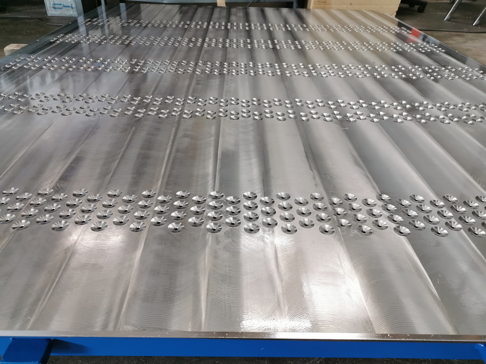 Esempio di piastra industriale lavorata su disegno 7